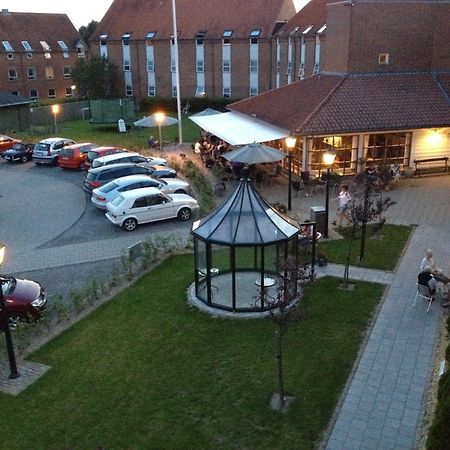 Stoberiet Hostel Svendborg Luaran gambar The main building of the university