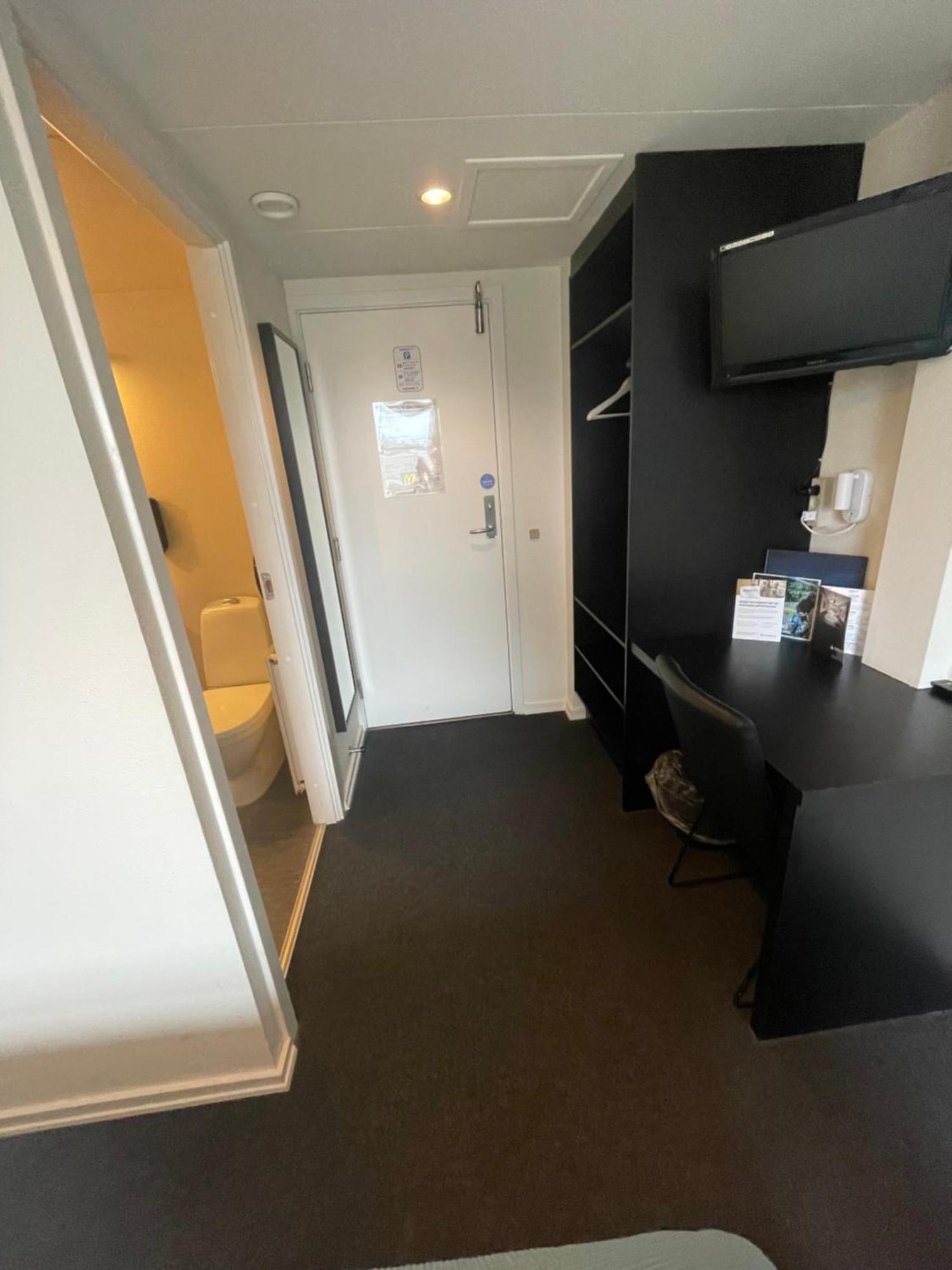 Stoberiet Hostel Svendborg Luaran gambar A typical studio apartment in the UK