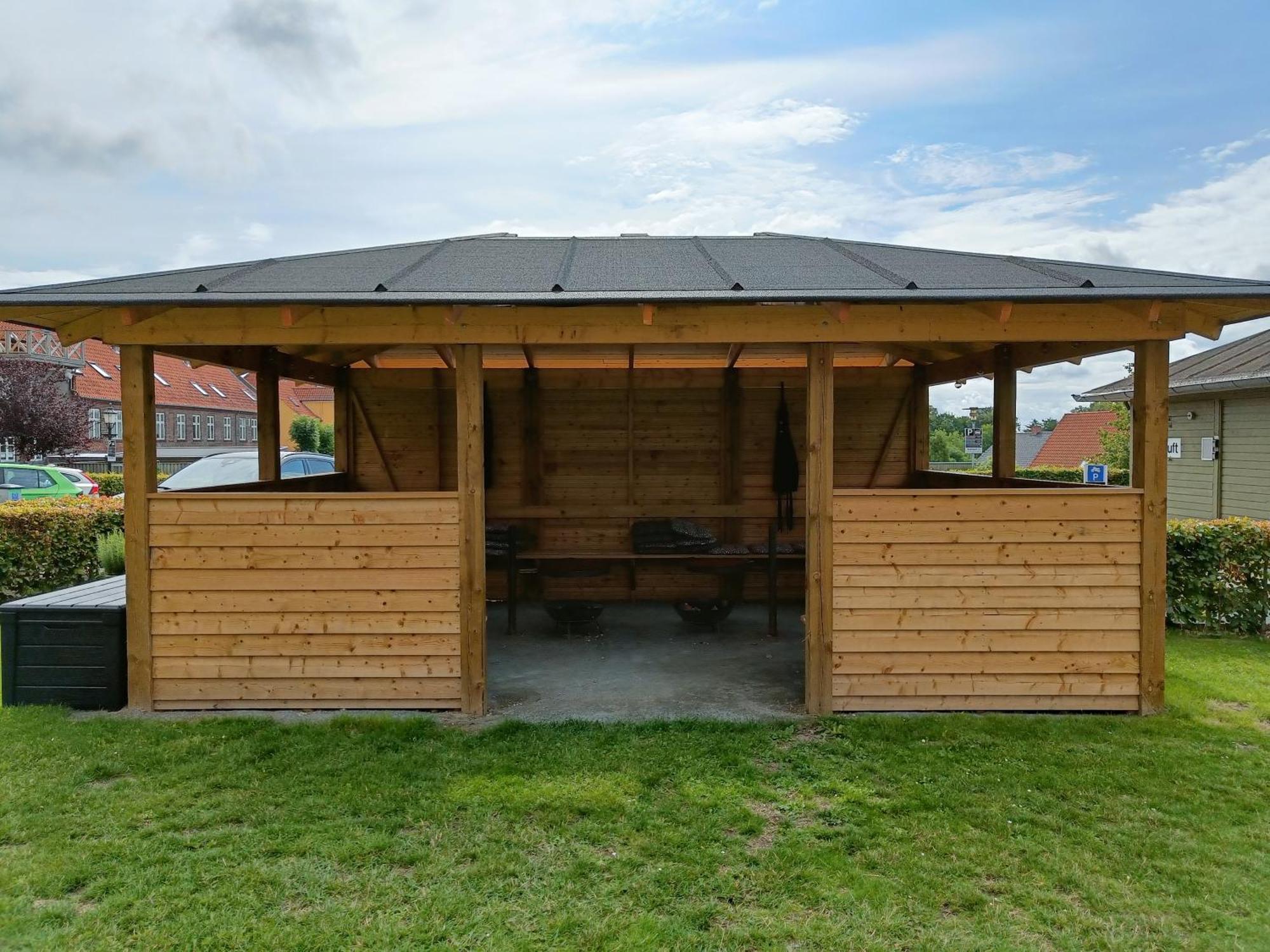 Stoberiet Hostel Svendborg Luaran gambar A wooden gazebo