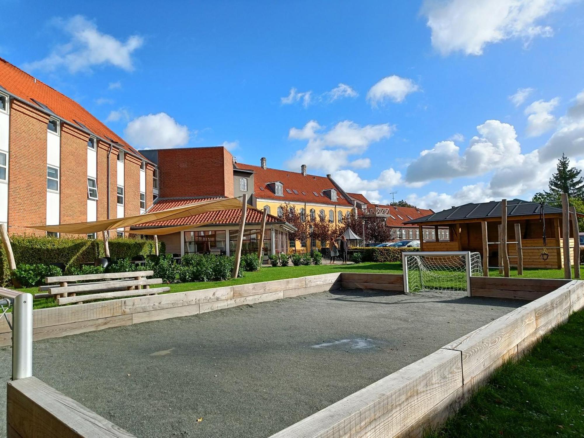 Stoberiet Hostel Svendborg Luaran gambar The Pétanque court