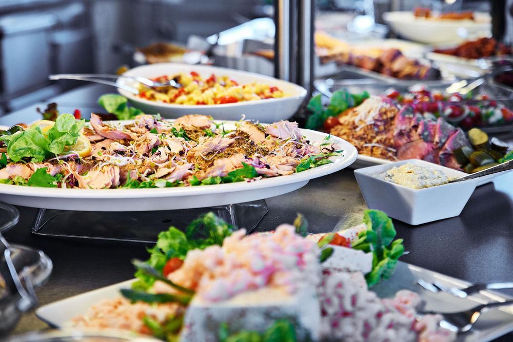 Stoberiet Hostel Svendborg Luaran gambar A salad bar
