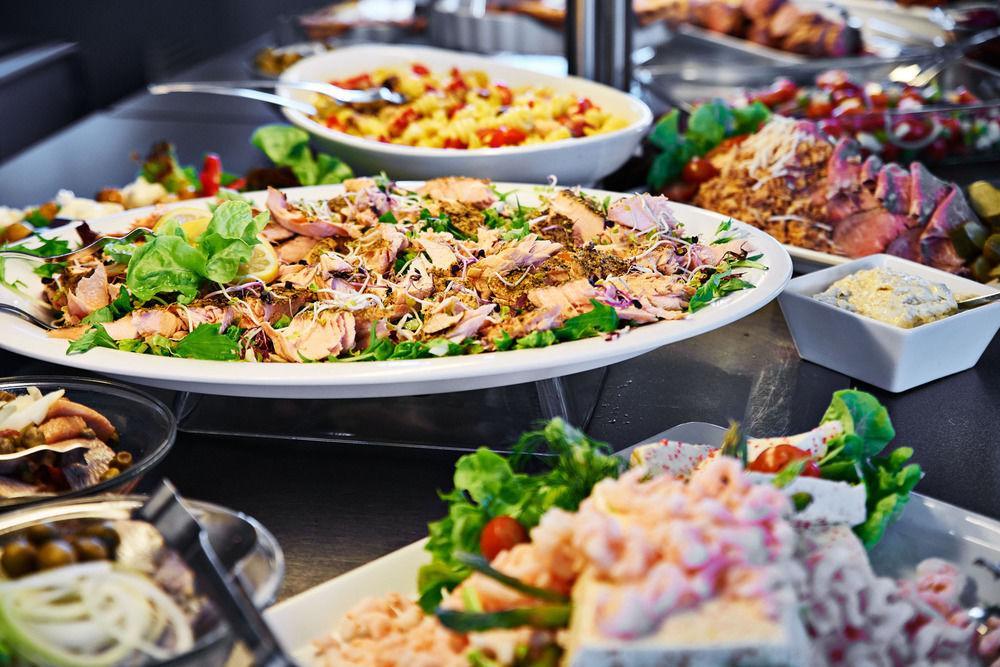 Stoberiet Hostel Svendborg Luaran gambar A salad bar