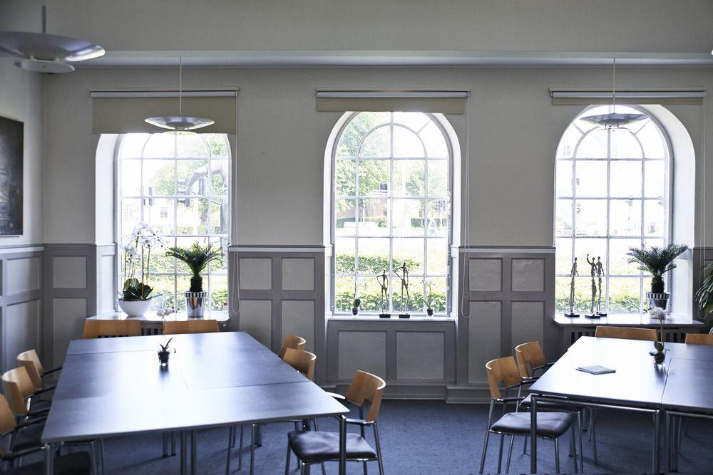 Stoberiet Hostel Svendborg Luaran gambar The interior of the Old Library