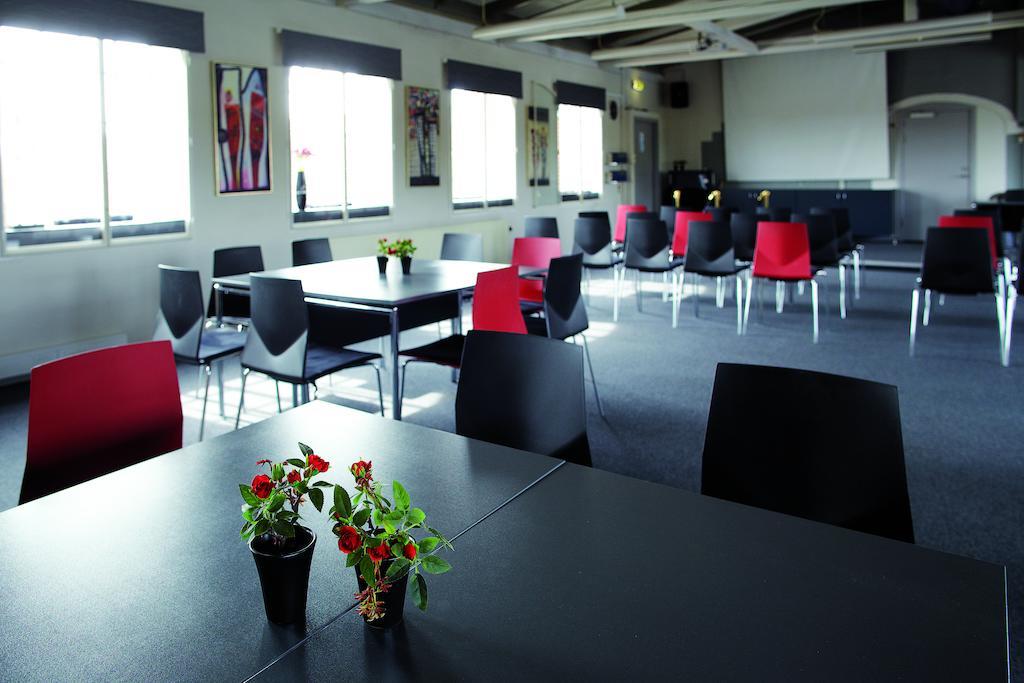 Stoberiet Hostel Svendborg Luaran gambar The dining room at the International Centre